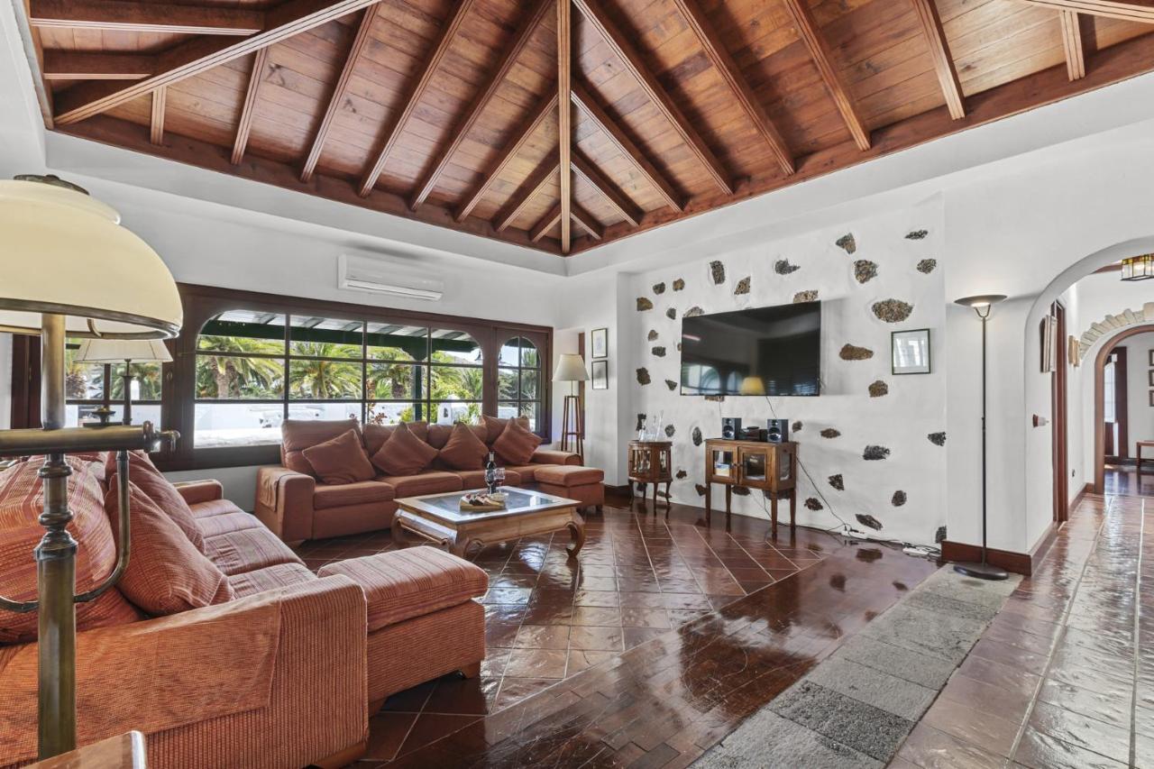 Villa Haria Lux By Escapehome Екстер'єр фото